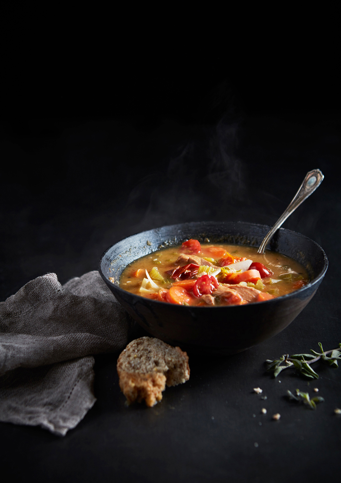 Уха из рыбы. Царская похлебка. Царская уха. Суп в котелке. Уха.